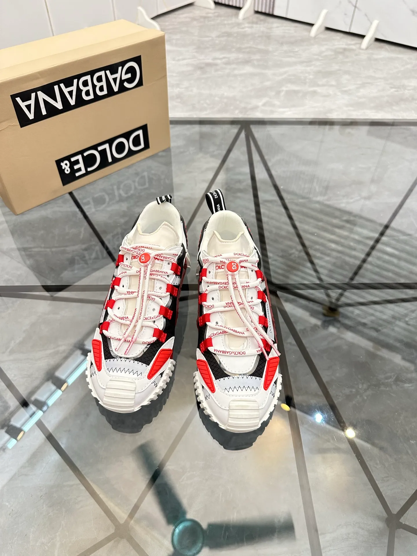 Men's shoes: 💰P440¥ Product trademark: DG "Dolce & Gabbana*" low-top sports shoes Regular size: 35-44 (can be customized to 45.46.) Couple style Product materials: Upper imported cowhide stitching original material, breathable lining, original outsole. Number: 803